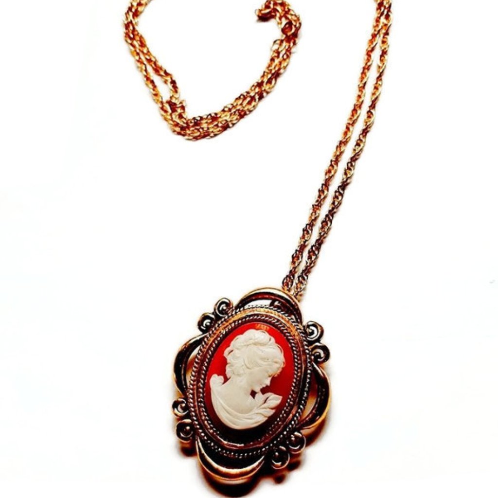 1970s Vintage Victorian Look Solid Perfume Cameo Locket Necklace Never Used 48$